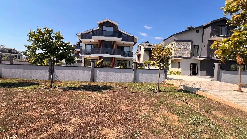 Real estate in Calis